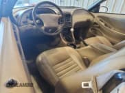 ✅ 2000 Ford Mustang GT • VIN: 1FAFP45X2YF242225 • Lot: 91826185. Wystawiony na Copart z przebiegiem 85 483 mil. Bezpłatny archiwum sprzedaży aukcyjnych z USA i szczegółowy raport historii pojazdu na DreamBid. Zdjęcie 8.