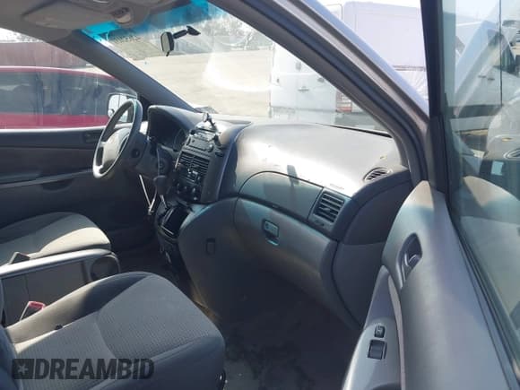 ✅ 2008 Toyota Sienna CE • VIN: 5TDZK23C38S224889 • Lot: 42652031. Listed on IAAI with 189,435 mi. Free auction sales archive from the USA and detailed vehicle history report at DreamBid. Image 5.