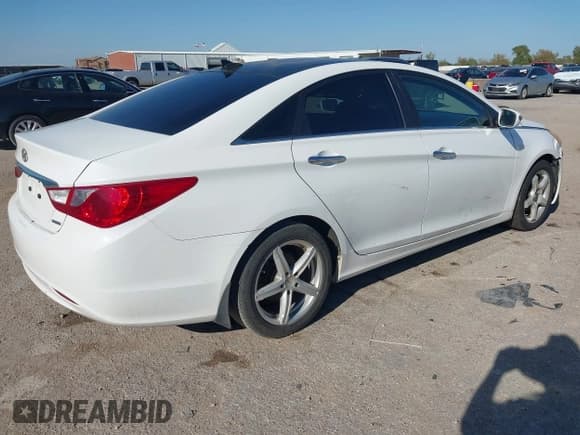 ✅ 2012 Hyundai Sonata SE • VIN: 5NPEC4AC3CH480314 • Lot: 43649021. Listed on IAAI with 184,944 mi. Free auction sales archive from the USA and detailed vehicle history report at DreamBid. Image 4.