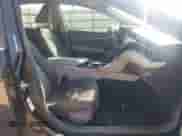 2019 Toyota Camry LE z VIN 4T1B11HK9KU725556, wystawiony jako IAAI lot #42922588 z przebiegiem 138 969 mil mil oraz . Historia ofert i sprzedaży dostępna na DreamBid. Obrazek 5.