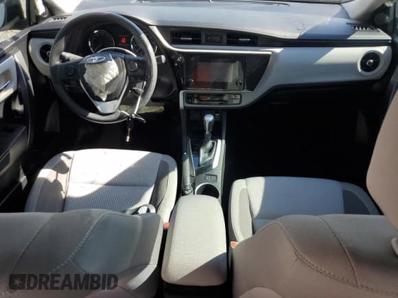 ✅ 2019 Toyota Corolla LE • VIN: 5YFBURHEXKP907543 • Lot: 93632665. Wystawiony na Copart z przebiegiem 46 182 mil. Bezpłatny archiwum sprzedaży aukcyjnych z USA i szczegółowy raport historii pojazdu na DreamBid. Zdjęcie 8.