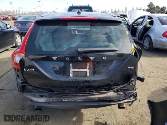 ✅ 2015 Volvo V60 T5 Drive-E Platinum • VIN: YV140MEM5F1231963 • Лот: 42265744. Опубликован ранее на Copart с пробегом 102 864 миль. Бесплатный доступ к архиву аукционных продаж из США и подробный отчёт об истории автомобиля на DreamBid. Изображение 6.