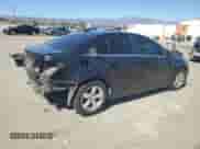 2014 Chevrolet Cruze 1LT z VIN 1G1PC5SB0E7108319, wystawiony jako Copart lot #82359805 z przebiegiem 127 086 mil mil oraz Szkoda całkowita • Salvage title. Historia ofert i sprzedaży dostępna na DreamBid. Obrazek 3.