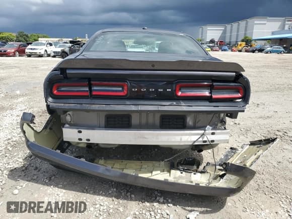 ✅ 2022 Dodge Challenger SXT • VIN: 2C3CDZAG7NH151877 • Lot: 69487744. Wystawiony na Copart z przebiegiem 45 583 mil. Bezpłatny archiwum sprzedaży aukcyjnych z USA i szczegółowy raport historii pojazdu na DreamBid. Zdjęcie 6.