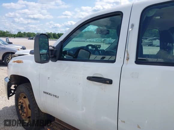 ✅ 2012 Chevrolet Silverado 2500HD • VIN: 1GB2KVCG0CZ253378 • Lot: 42311906. Wystawiony na IAAI z przebiegiem Nie podano. Bezpłatny archiwum sprzedaży aukcyjnych z USA i szczegółowy raport historii pojazdu na DreamBid. Zdjęcie 14.