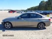 ✅ 2016 BMW 3 Series 328i • VIN: WBA8E9G57GNT86159 • Lot: 43480531. Wystawiony na IAAI z przebiegiem 116 120 mil. Bezpłatny archiwum sprzedaży aukcyjnych z USA i szczegółowy raport historii pojazdu na DreamBid. Zdjęcie 15.