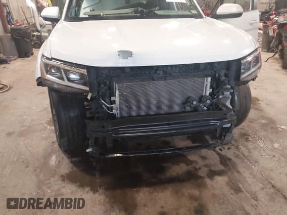 ✅ 2022 Volkswagen Atlas SEL R-Line • VIN: 1V2AR2CA3NC501561 • Lot: 43269440. Wystawiony na IAAI z przebiegiem 91 116 mil. Bezpłatny archiwum sprzedaży aukcyjnych z USA i szczegółowy raport historii pojazdu na DreamBid. Zdjęcie 6.