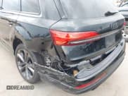 ✅ 2025 Audi Q7 Premium Plus • VIN: WA1LVBF76SD005899 • Лот: 42421284. Опубликован ранее на IAAI с пробегом 10 076 миль. Бесплатный доступ к архиву аукционных продаж из США и подробный отчёт об истории автомобиля на DreamBid. Изображение 6.