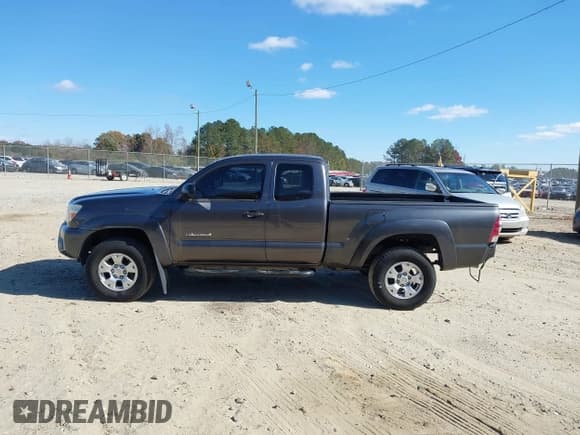 ✅ 2013 Toyota Tacoma PreRunner • VIN: 5TFTX4GN0DX016777 • Lot: 43661192. Listed on IAAI with 120,385 mi. Free auction sales archive from the USA and detailed vehicle history report at DreamBid. Image 15.