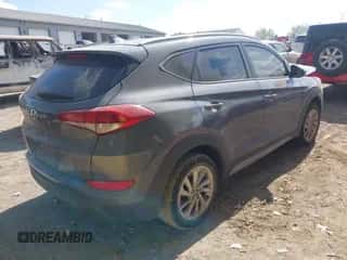 2018 Hyundai Tucson SEL z VIN KM8J33A42JU756384, wystawiony jako IAAI lot #43377460 z przebiegiem 72 273 mil mil oraz . Historia ofert i sprzedaży dostępna na DreamBid. Obrazek 4.