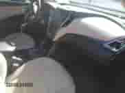 ✅ 2017 Hyundai Santa Fe 2.4L • VIN: 5XYZTDLB6HG489819 • Lot: 60967562. Wystawiony na Copart z przebiegiem 75 060 mil mil. Skorzystaj z bezpłatnego archiwum sprzedaży aukcyjnych z USA i zobacz szczegółowy raport historii pojazdu na DreamBid. Zdjęcie 5.