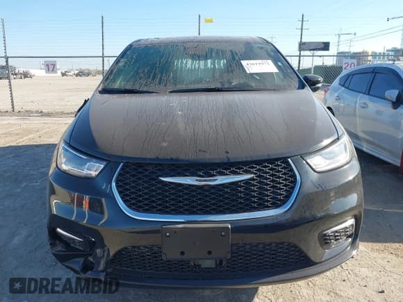 ✅ 2026 Chrysler Pacifica Limited • VIN: 2C4RC1GG9TR175851 • Lot: 43619972. Listed on IAAI with 4,295 mi. Free auction sales archive from the USA and detailed vehicle history report at DreamBid. Image 13.