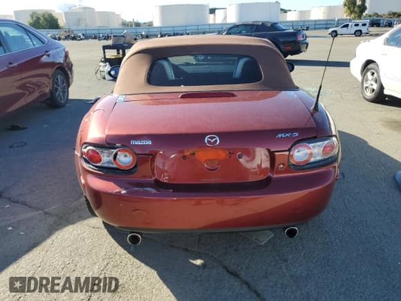 ✅ 2006 Mazda MX-5 Miata Touring • VIN: JM1NC25F260119246 • Lot: 41832175. Wystawiony na Copart z przebiegiem 102 710 mil. Bezpłatny archiwum sprzedaży aukcyjnych z USA i szczegółowy raport historii pojazdu na DreamBid. Zdjęcie 6.