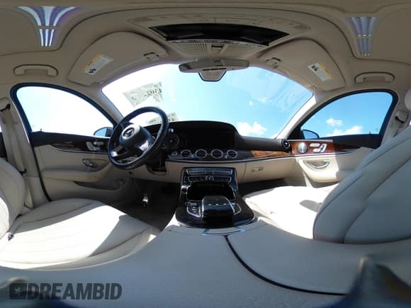 ✅ 2018 Mercedes-Benz E 300 • VIN: WDDZF4KB9JA362051 • Lot: 43141615. Wystawiony na IAAI z przebiegiem Nie podano. Bezpłatny archiwum sprzedaży aukcyjnych z USA i szczegółowy raport historii pojazdu na DreamBid. Zdjęcie 18.