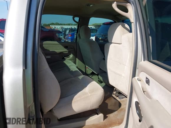 ✅ 2002 Chevrolet Silverado 2500HD LS • VIN: 1GCHK23U22F147301 • Lot: 43522784. Wystawiony na IAAI z przebiegiem 161 198 mil. Bezpłatny archiwum sprzedaży aukcyjnych z USA i szczegółowy raport historii pojazdu na DreamBid. Zdjęcie 8.