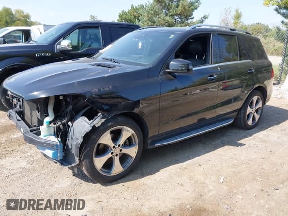 ✅ 2017 Mercedes-Benz GLE 350 • VIN: 4JGDA5HB9HA901323 • Лот: 43228070. Опубликован ранее на IAAI с пробегом 107 074 миль. Бесплатный доступ к архиву аукционных продаж из США и подробный отчёт об истории автомобиля на DreamBid. Изображение 2.