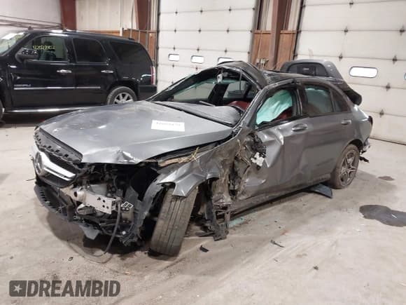 ✅ 2020 Mercedes-Benz C 43 AMG • VIN: W1KWF6EB4LR566285 • Lot: 42055979. Wystawiony na IAAI z przebiegiem 73 917 mil. Bezpłatny archiwum sprzedaży aukcyjnych z USA i szczegółowy raport historii pojazdu na DreamBid. Zdjęcie 17.