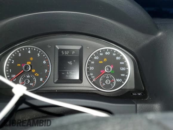 ✅ 2010 Volkswagen Tiguan S • VIN: WVGAV7AX6AW520790 • Lot: 93740975. Wystawiony na Copart z przebiegiem 141 303 mil. Bezpłatny archiwum sprzedaży aukcyjnych z USA i szczegółowy raport historii pojazdu na DreamBid. Zdjęcie 9.