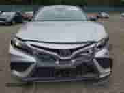2022 Toyota Camry SE z VIN 4T1G11BK6NU059498, wystawiony jako Copart lot #80490485 z przebiegiem 34 435 mil mil oraz Szkoda całkowita • Salvage title. Historia ofert i sprzedaży dostępna na DreamBid. Obrazek 5.