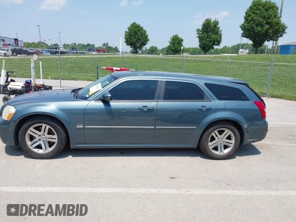 ✅ 2005 Dodge Magnum RT • VIN: 2D8GV58275H683290 • Lot: 42436751. Listed on IAAI with 107,868 mi. Free auction sales archive from the USA and detailed vehicle history report at DreamBid. Image 14.