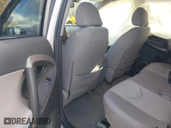 ✅ 2008 Toyota RAV4 • VIN: JTMBK33V086035402 • Лот: 43621272. Опубликован ранее на IAAI с пробегом 111 516 миль. Бесплатный доступ к архиву аукционных продаж из США и подробный отчёт об истории автомобиля на DreamBid. Изображение 8.