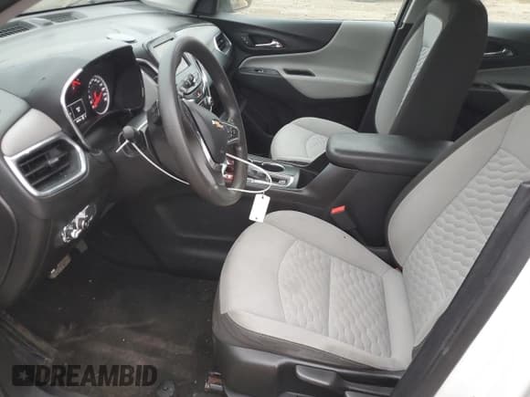 ✅ 2019 Chevrolet Equinox LS • VIN: 2GNAXSEV0K6121628 • Lot: 90906235. Wystawiony na Copart z przebiegiem 149 579 mil. Bezpłatny archiwum sprzedaży aukcyjnych z USA i szczegółowy raport historii pojazdu na DreamBid. Zdjęcie 7.