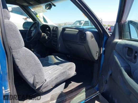 ✅ 2000 Chevrolet S-10 LS • VIN: 1GCCS14W3YK130186 • Лот: 42581957. Опубликован ранее на IAAI с пробегом 152 531 миль. Бесплатный доступ к архиву аукционных продаж из США и подробный отчёт об истории автомобиля на DreamBid. Изображение 5.