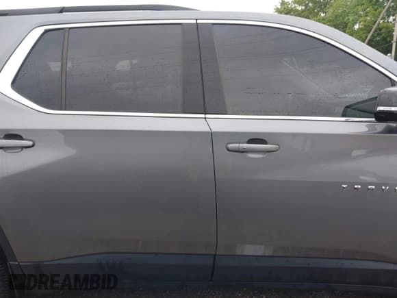 ✅ 2020 Chevrolet Traverse LT Cloth • VIN: 1GNERGKW4LJ118712 • Lot: 42382598. Listed on IAAI with 107,192 mi. Free auction sales archive from the USA and detailed vehicle history report at DreamBid. Image 14.