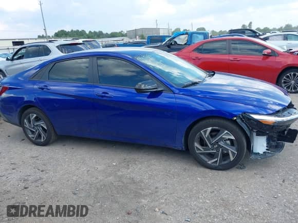 2025 Hyundai Elantra SEL Sport with VIN KMHLM4DG9SU977354, listed as a IAAI auction lot 43119629 with 4,264 mi miles and . Bid and sale history available at DreamBid. Image 14.