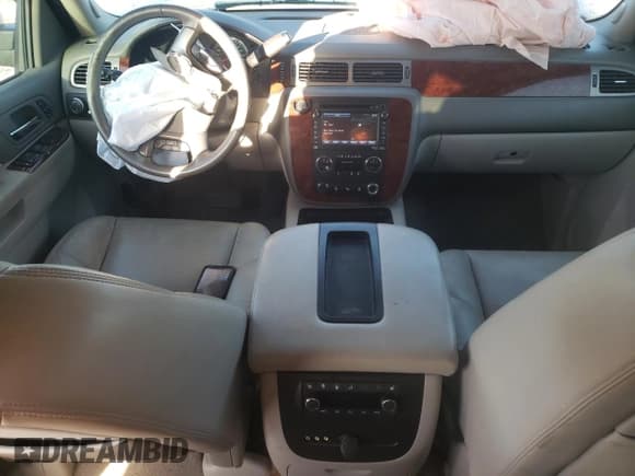 ✅ 2014 Chevrolet Suburban LTZ • VIN: 1GNSKKE79ER128400 • Lot: 78703174. Wystawiony na Copart z przebiegiem 116 841 mil. Bezpłatny archiwum sprzedaży aukcyjnych z USA i szczegółowy raport historii pojazdu na DreamBid. Zdjęcie 8.