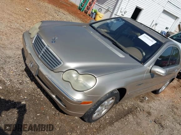 ✅ 2002 Mercedes-Benz C 230/260/280/320 • VIN: WDBRF64J52E001466 • Lot: 41984606. Wystawiony na IAAI z przebiegiem 122 482 mil. Bezpłatny archiwum sprzedaży aukcyjnych z USA i szczegółowy raport historii pojazdu na DreamBid. Zdjęcie 2.