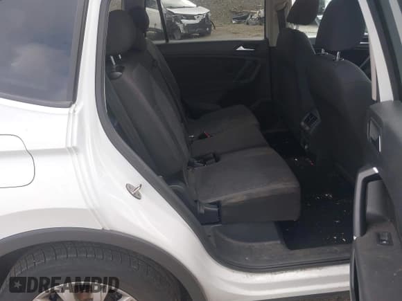 ✅ 2020 Volkswagen Tiguan S • VIN: 3VV1B7AX2LM135213 • Lot: 42670030. Wystawiony na IAAI z przebiegiem 90 124 mil. Bezpłatny archiwum sprzedaży aukcyjnych z USA i szczegółowy raport historii pojazdu na DreamBid. Zdjęcie 8.