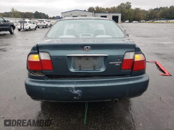 ✅ 1997 Honda Accord LX • VIN: 1HGCD5639VA229912 • Lot: 82633625. Listed on Copart with 157,583 mi. Free auction sales archive from the USA and detailed vehicle history report at DreamBid. Image 6.