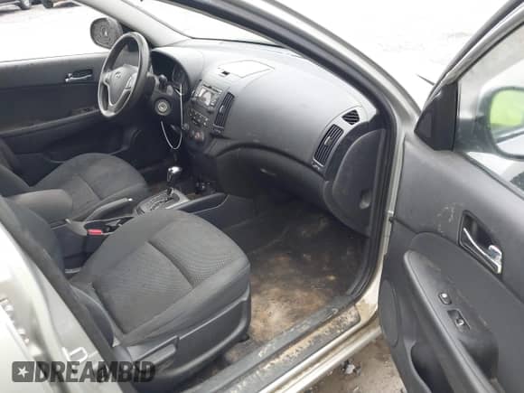 2010 Hyundai Elantra GLS z VIN KMHDC8AE1AU056746, wystawiony jako IAAI lot #43211721 z przebiegiem 163 547 mil mil oraz . Historia ofert i sprzedaży dostępna na DreamBid. Obrazek 5.