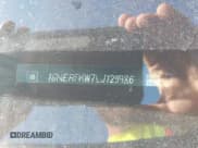 ✅ 2020 Chevrolet Traverse LS • VIN: 1GNERFKW7LJ125986 • Lot: 43445640. Wystawiony na IAAI z przebiegiem 93 583 mil. Bezpłatny archiwum sprzedaży aukcyjnych z USA i szczegółowy raport historii pojazdu na DreamBid. Zdjęcie 18.