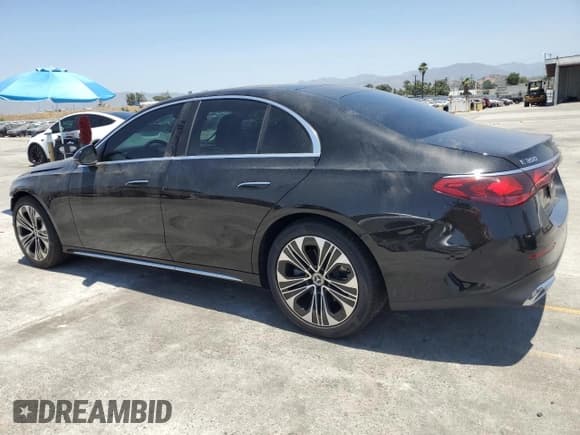 ✅ 2025 Mercedes-Benz E 350 • VIN: W1KLF4HB7SA114055 • Lot: 61244865. Wystawiony na Copart z przebiegiem 4 047 mil. Bezpłatny archiwum sprzedaży aukcyjnych z USA i szczegółowy raport historii pojazdu na DreamBid. Zdjęcie 2.