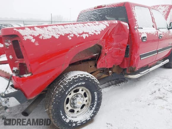 ✅ 2005 Chevrolet Silverado 2500HD LS • VIN: 1GCHK23U35F848305 • Lot: 41555553. Wystawiony na IAAI z przebiegiem 162 899 mil. Bezpłatny archiwum sprzedaży aukcyjnych z USA i szczegółowy raport historii pojazdu na DreamBid. Zdjęcie 6.