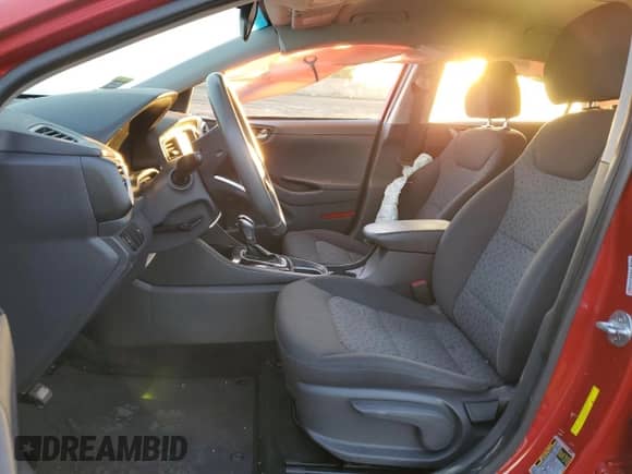 2019 Hyundai Ioniq Blue с VIN KMHC65LC7KU175884, выставлен на аукционе Copart как лот 41520044 с пробегом 150 480 миль миль и Списание • Salvage title. История ставок и продаж доступна на DreamBid. Изображение 7.