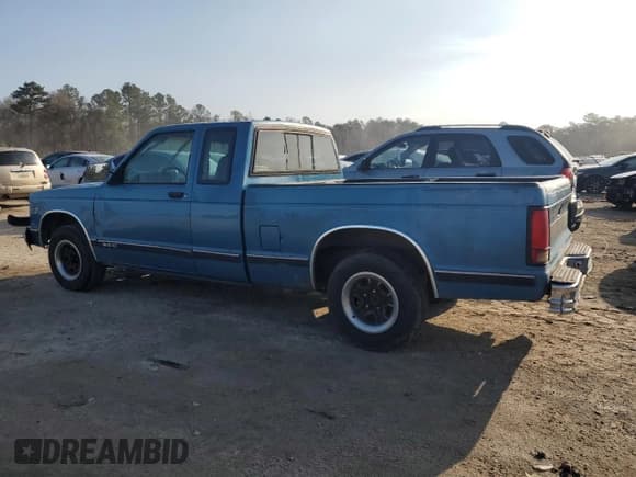 ✅ 1993 Chevrolet S-10 LS • VIN: 1GCCS19Z6P0106798 • Лот: 43982985. Опубликован ранее на Copart с пробегом 323 153 миль. Бесплатный доступ к архиву аукционных продаж из США и подробный отчёт об истории автомобиля на DreamBid. Изображение 2.