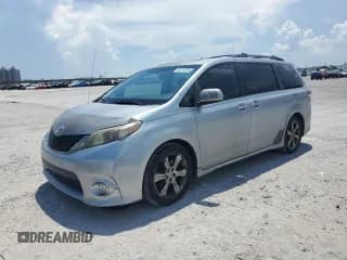 ✅ 2012 Toyota Sienna SE • VIN: 5TDXK3DC2CS179044 • Lot: 69516295. Listed on Copart with 293,494 mi. Free auction sales archive from the USA and detailed vehicle history report at DreamBid. Image 1.