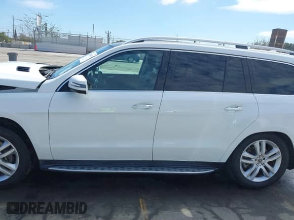 ✅ 2018 Mercedes-Benz GLS 450 • VIN: 4JGDF6EE9JB049030 • Lot: 41804243. Listed on IAAI with 60,985 mi. Free auction sales archive from the USA and detailed vehicle history report at DreamBid. Image 15.