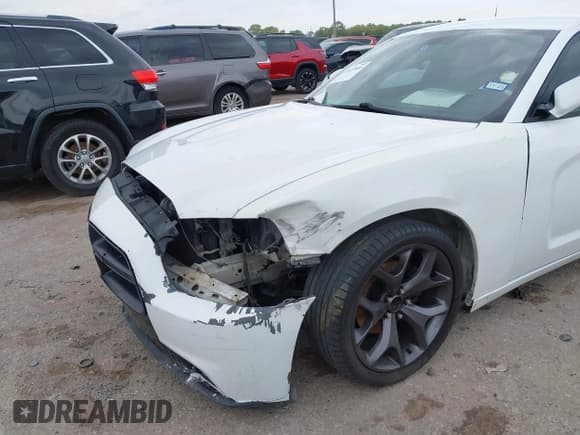 ✅ 2012 Dodge Charger SE • VIN: 2C3CDXBG6CH219151 • Lot: 43527000. Wystawiony na IAAI z przebiegiem 228 882 mil. Bezpłatny archiwum sprzedaży aukcyjnych z USA i szczegółowy raport historii pojazdu na DreamBid. Zdjęcie 6.