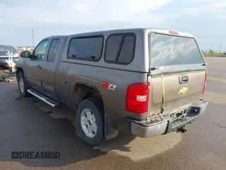 2013 Chevrolet Silverado 1500 LT z VIN 1GCRKSE72DZ234662, wystawiony jako IAAI lot #43483522 z przebiegiem 270 651 mil mil oraz . Historia ofert i sprzedaży dostępna na DreamBid. Obrazek 3.