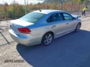 ✅ 2015 Volkswagen Passat S • VIN: 1VWAT7A34FC072238 • Lot: 43548104. Wystawiony na IAAI z przebiegiem 130 002 mil. Bezpłatny archiwum sprzedaży aukcyjnych z USA i szczegółowy raport historii pojazdu na DreamBid. Zdjęcie 4.