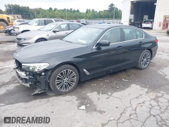 ✅ 2019 BMW 5 Series 530i xDrive • VIN: WBAJA7C59KG911520 • Лот: 43137210. Опубликован ранее на IAAI с пробегом 71 700 миль. Бесплатный доступ к архиву аукционных продаж из США и подробный отчёт об истории автомобиля на DreamBid. Изображение 2.