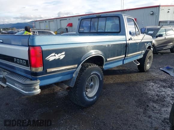 ✅ 1992 Ford F-250 • VIN: 2FTHF26G8NCA95442 • Лот: 43844463. Опубликован ранее на IAAI с пробегом 248 117 миль. Бесплатный доступ к архиву аукционных продаж из США и подробный отчёт об истории автомобиля на DreamBid. Изображение 4.
