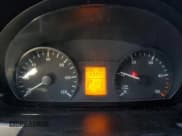 ✅ 2016 Mercedes-Benz Sprinter Cargo Worker • VIN: WD3PE8CD7GP185706 • Lot: 49659995. Wystawiony na Copart z przebiegiem 90 116 mil. Bezpłatny archiwum sprzedaży aukcyjnych z USA i szczegółowy raport historii pojazdu na DreamBid. Zdjęcie 9.