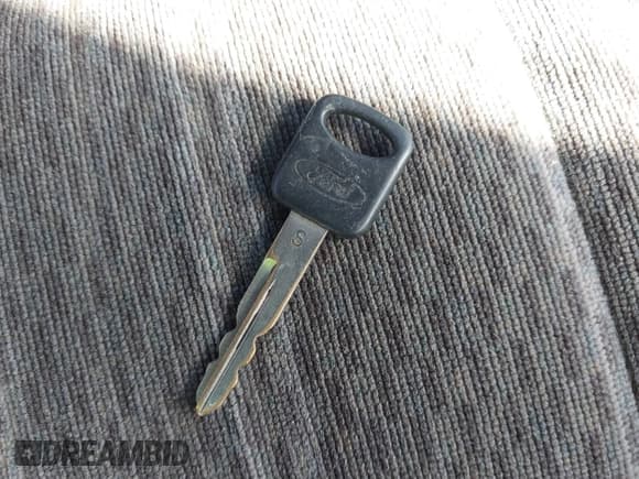 ✅ 1997 Ford F-150 • VIN: 1FTDF18W6VND20156 • Lot: 41295852. Wystawiony na IAAI z przebiegiem 193 871 mil. Bezpłatny archiwum sprzedaży aukcyjnych z USA i szczegółowy raport historii pojazdu na DreamBid. Zdjęcie 11.