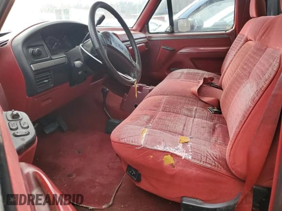 ✅ 1992 Ford F-150 • VIN: 2FTEF14N4NCA90026 • Lot: 45394035. Wystawiony na Copart z przebiegiem 197 678 mil. Bezpłatny archiwum sprzedaży aukcyjnych z USA i szczegółowy raport historii pojazdu na DreamBid. Zdjęcie 7.
