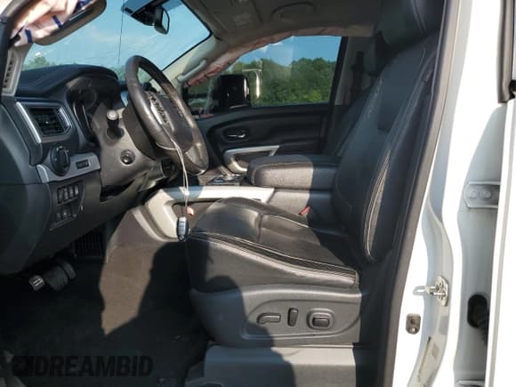 ✅ 2018 Nissan Titan Pro-4X • VIN: 1N6BA1F41JN520957 • Lot: 68283595. Wystawiony na Copart z przebiegiem 115 799 mil. Bezpłatny archiwum sprzedaży aukcyjnych z USA i szczegółowy raport historii pojazdu na DreamBid. Zdjęcie 7.